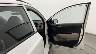 Used 2015 Hyundai Grand i10 [2013-2017] Sportz 1.2 Kappa VTVT Petrol Manual interior RIGHT FRONT DOOR OPEN VIEW