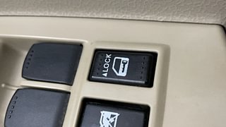 Used 2012 Maruti Suzuki A-Star [2008-2012] Vxi Petrol Manual top_features Central locking