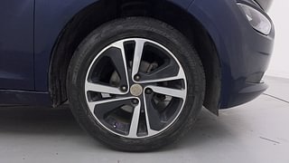 Used 2022 Tata Altroz XZA Petrol DCT Petrol Automatic tyres RIGHT FRONT TYRE RIM VIEW