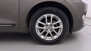 Used 2020 Maruti Suzuki Swift [2017-2021] ZXI Petrol Manual tyres RIGHT FRONT TYRE RIM VIEW