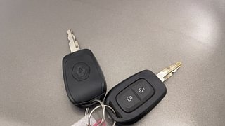 Used 2017 Renault Kwid [2017-2019] RXT 1.0 SCE Special Petrol Manual extra CAR KEY VIEW