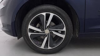 Used 2022 Tata Altroz XZA Petrol DCT Petrol Automatic tyres LEFT FRONT TYRE RIM VIEW