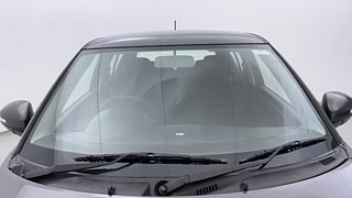 Used 2017 Maruti Suzuki Swift [2011-2017] VXi Petrol Manual exterior FRONT WINDSHIELD VIEW