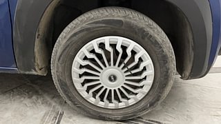 Used 2018 Renault Kwid [2017-2019] CLIMBER 1.0 Petrol Manual tyres RIGHT FRONT TYRE RIM VIEW