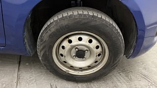 Used 2013 Maruti Suzuki Swift [2011-2017] LXi Petrol Manual tyres RIGHT FRONT TYRE RIM VIEW