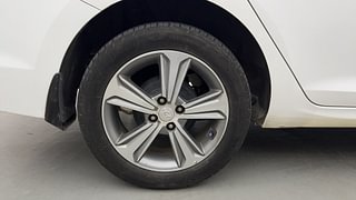 Used 2019 Hyundai Verna [2017-2020] 1.6 CRDI SX (O) AT Diesel Automatic tyres RIGHT REAR TYRE RIM VIEW