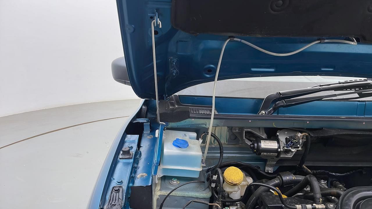 New Renault Kwid engine ENGINE RIGHT SIDE HINGE & APRON VIEW