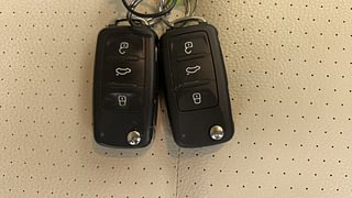 Used 2022 volkswagen Vento Highline Plus 1.0L TSI Petrol AT Petrol Automatic extra CAR KEY VIEW