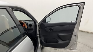 Used 2016 Renault Kwid [2015-2019] RXT Petrol Manual interior RIGHT FRONT DOOR OPEN VIEW