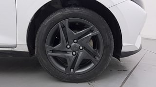 Used 2022 Hyundai New i20 Sportz 1.2 MT Petrol Manual tyres RIGHT FRONT TYRE RIM VIEW