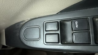 Used 2014 Maruti Suzuki Celerio VXI AMT Petrol Automatic top_features Central locking