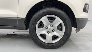 Used 2016 Ford EcoSport [2015-2017] Trend 1.5L Ti-VCT Petrol Manual tyres RIGHT FRONT TYRE RIM VIEW