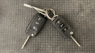 Used 2018 Volkswagen Polo [2015-2019] Highline1.2L (P) Petrol Manual extra CAR KEY VIEW