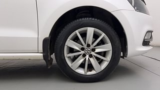 Used 2015 Volkswagen Polo [2010-2014] Highline1.2L (P) Petrol Manual tyres RIGHT FRONT TYRE RIM VIEW