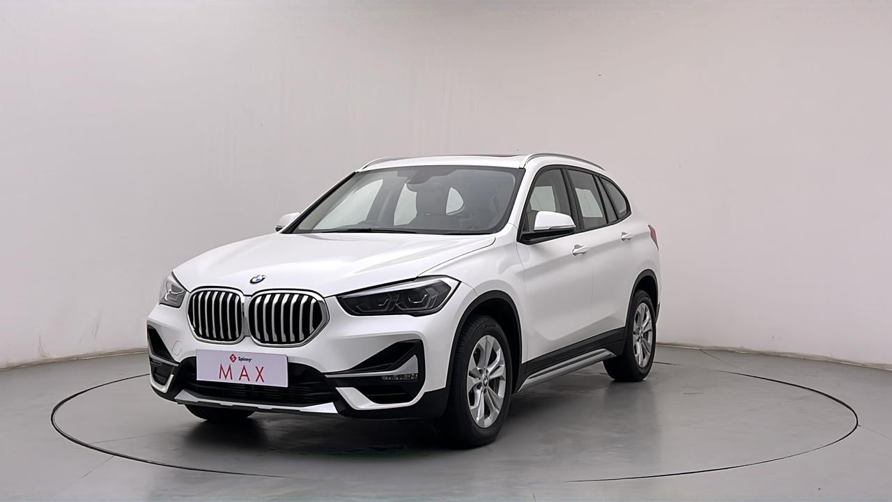 New BMW X1 exterior LEFT FRONT CORNER VIEW