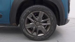 Used 2022 Renault Kwid CLIMBER 1.0 AMT Opt Petrol Automatic tyres RIGHT FRONT TYRE RIM VIEW
