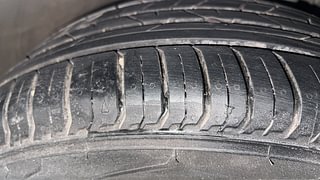 Used 2020 Hyundai New i20 Asta (O) 1.0 Turbo DCT Petrol Automatic tyres RIGHT FRONT TYRE TREAD VIEW