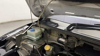 Used 2016 Renault Kwid [2015-2019] RXT Petrol Manual engine ENGINE RIGHT SIDE HINGE & APRON VIEW