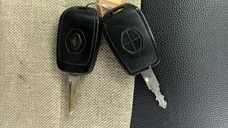 Used 2018 Renault Kwid [2015-2019] RXL Petrol Manual extra CAR KEY VIEW