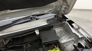 Used 2016 Renault Kwid [2015-2019] RXT Petrol Manual engine ENGINE LEFT SIDE HINGE & APRON VIEW