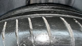 Used 2020 volkswagen Vento Highline Plus 1.0L TSI Petrol AT Petrol Automatic tyres RIGHT REAR TYRE TREAD VIEW