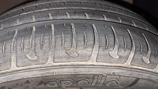 Used 2015 Hyundai Grand i10 [2013-2017] Asta AT 1.2 Kappa VTVT Petrol Automatic tyres RIGHT FRONT TYRE TREAD VIEW