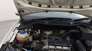 Used 2015 Volkswagen Polo [2010-2014] Highline1.2L (P) Petrol Manual engine ENGINE RIGHT SIDE HINGE & APRON VIEW