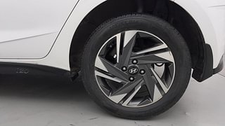 Used 2020 Hyundai New i20 Asta (O) 1.0 Turbo DCT Petrol Automatic tyres LEFT REAR TYRE RIM VIEW