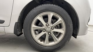 Used 2017 Hyundai Grand i10 Asta 1.1 CRDi Diesel Manual tyres RIGHT FRONT TYRE RIM VIEW