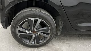 Used 2023 Tata Altroz XZA+ Dark Edition Petrol Automatic tyres RIGHT REAR TYRE RIM VIEW