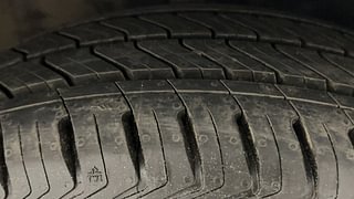 Used 2018 Volkswagen Polo [2015-2019] Highline1.2L (P) Petrol Manual tyres RIGHT FRONT TYRE TREAD VIEW