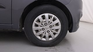 Used 2015 Hyundai i10 magna 1.1 Petrol Manual tyres RIGHT FRONT TYRE RIM VIEW