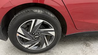 Used 2022 Hyundai New i20 Asta 1.2 MT Petrol Manual tyres RIGHT REAR TYRE RIM VIEW