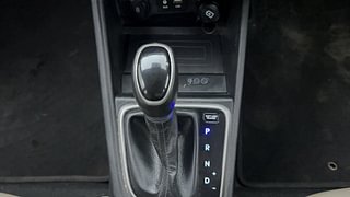 Used 2019 Hyundai Verna [2017-2020] 1.6 CRDI SX (O) AT Diesel Automatic interior GEAR  KNOB VIEW