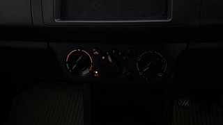 Used 2011 Maruti Suzuki Swift [2007-2011] VXi Petrol Manual top_features Automatic climate control