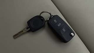 Used 2015 Volkswagen Polo [2010-2014] Highline1.2L (P) Petrol Manual extra CAR KEY VIEW
