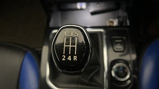 Used 2021 Renault Kiger RXZ 1.0 Turbo MT Dual Tone Petrol Manual interior GEAR  KNOB VIEW