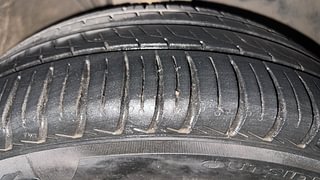 Used 2015 Volkswagen Polo [2010-2014] Highline1.2L (P) Petrol Manual tyres RIGHT FRONT TYRE TREAD VIEW