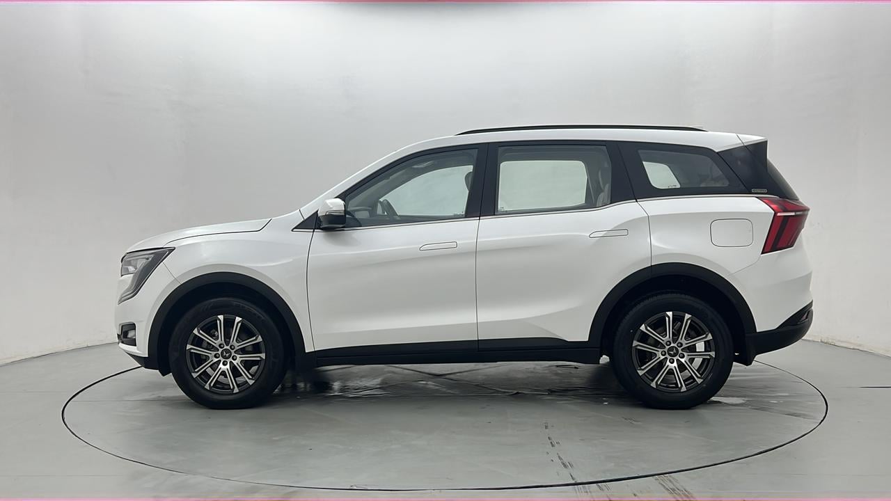 New Mahindra XUV700 exterior LEFT SIDE VIEW