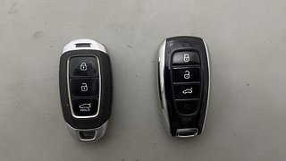 Used 2019 Hyundai Verna [2017-2020] 1.6 CRDI SX (O) AT Diesel Automatic extra CAR KEY VIEW