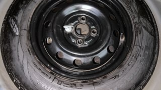 Used 2011 Maruti Suzuki Swift [2007-2011] VXi Petrol Manual tyres SPARE TYRE VIEW