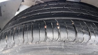 Used 2020 Hyundai New i20 Asta (O) 1.0 Turbo DCT Petrol Automatic tyres RIGHT REAR TYRE TREAD VIEW