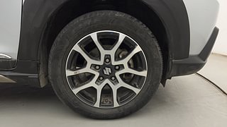 Used 2023 Maruti Suzuki XL6 Alpha MT Petrol Petrol Manual tyres RIGHT FRONT TYRE RIM VIEW