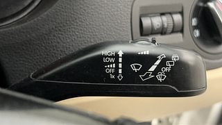 Used 2018 Volkswagen Polo [2015-2019] Highline1.2L (P) Petrol Manual top_features Rain sensing wipers