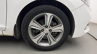 Used 2019 Hyundai Verna [2017-2020] 1.6 CRDI SX (O) AT Diesel Automatic tyres RIGHT FRONT TYRE RIM VIEW