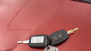 Used 2017 Renault Kwid [2015-2019] RXT Petrol Manual extra CAR KEY VIEW