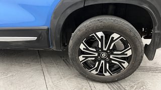 Used 2021 Renault Kiger RXZ 1.0 Turbo MT Dual Tone Petrol Manual tyres LEFT REAR TYRE RIM VIEW