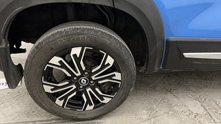 Used 2021 Renault Kiger RXZ 1.0 Turbo MT Dual Tone Petrol Manual tyres RIGHT REAR TYRE RIM VIEW
