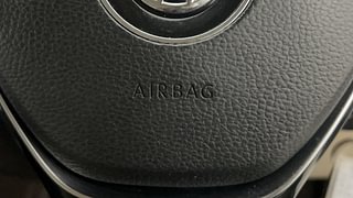 Used 2018 Volkswagen Polo [2015-2019] Highline1.2L (P) Petrol Manual top_features Airbags