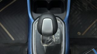Used 2017 Maruti Suzuki Ignis [2017-2020] Zeta AMT Petrol Petrol Automatic interior GEAR  KNOB VIEW